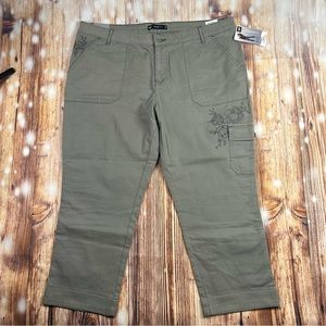 NWT Lee Crop Utility Cargo Pocket
Pants Floral Embroidered  Women’s Size 16